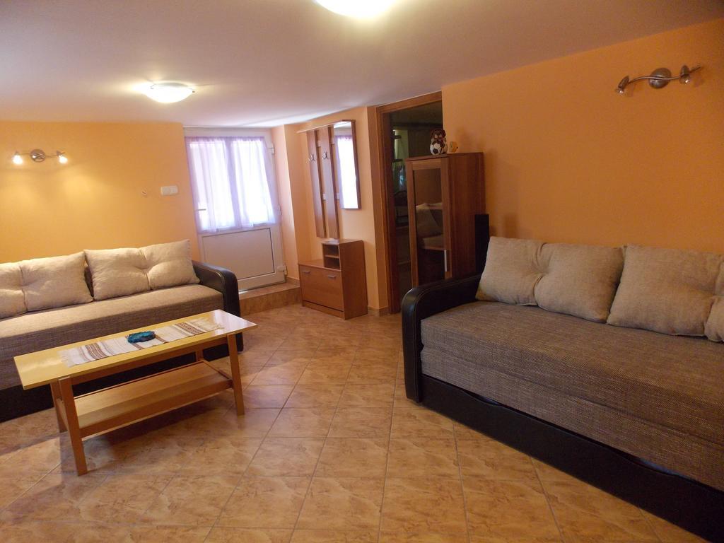 Szonja Apartment *